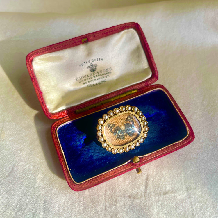 BROOCHES