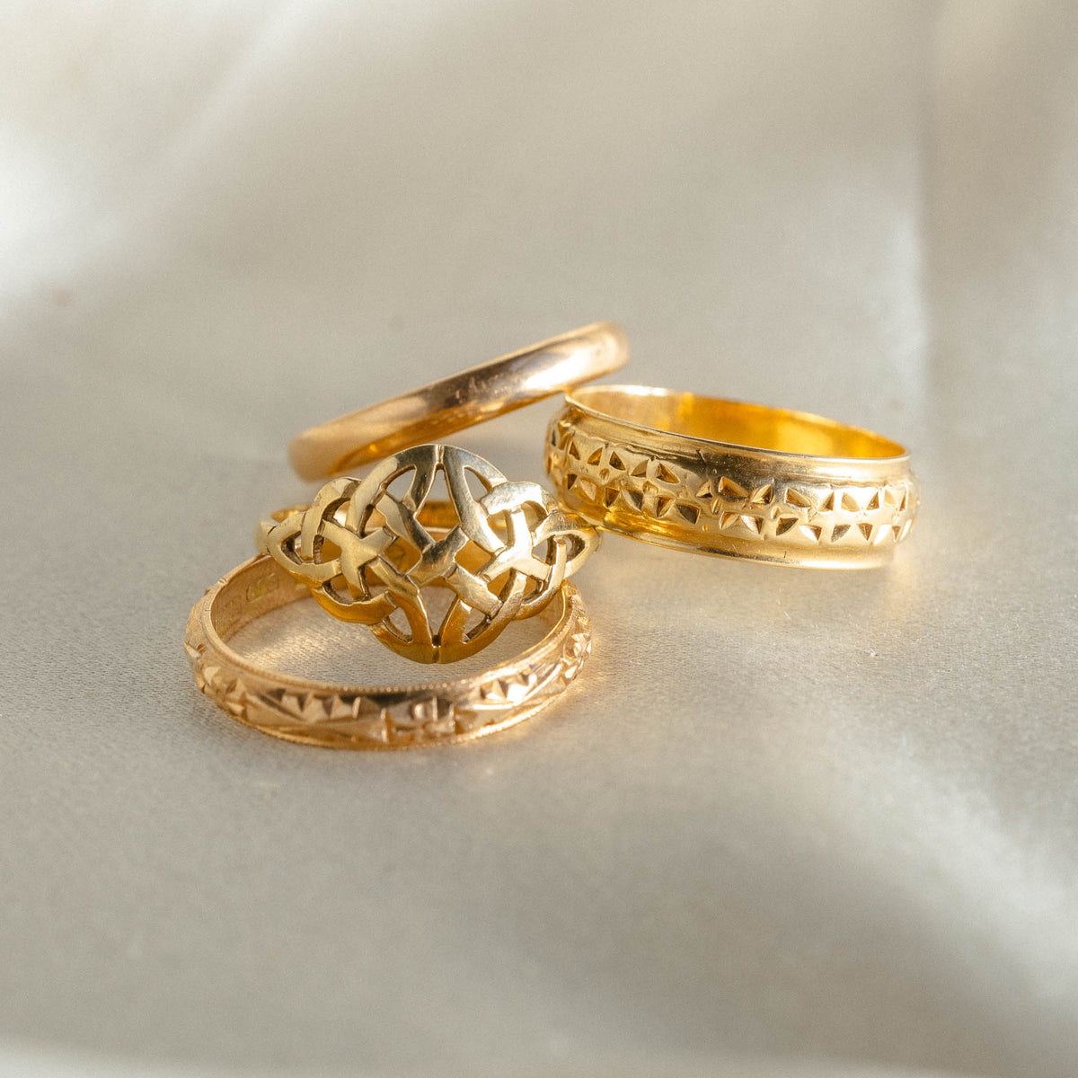 Floral Engraved 18k Rose Band