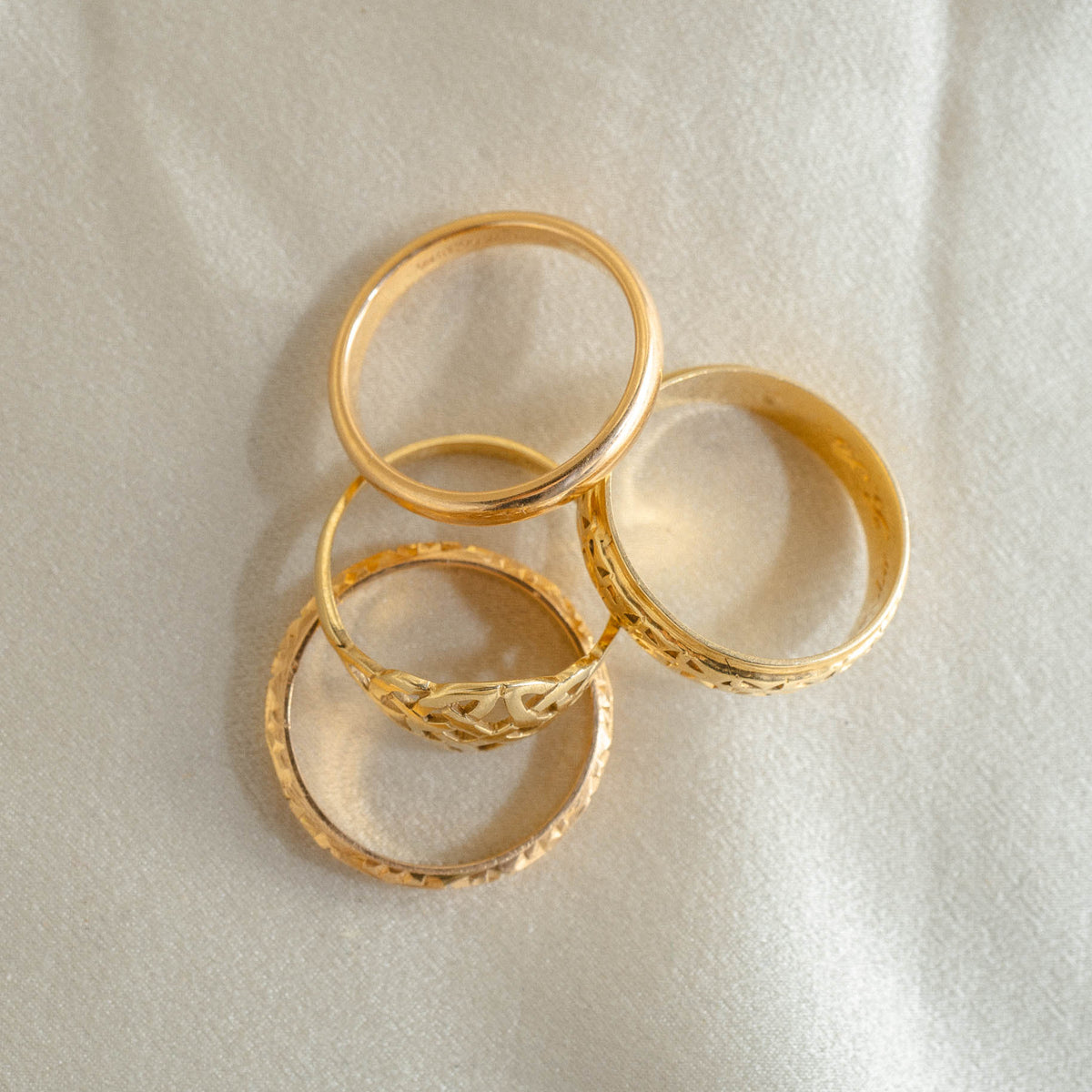 Floral Engraved 18k Rose Band