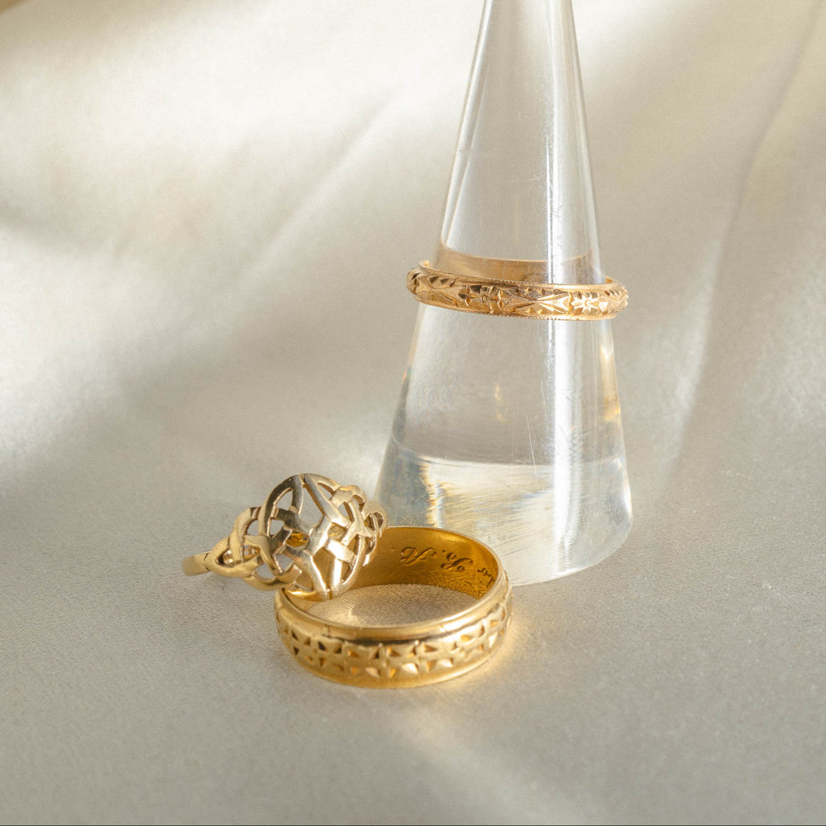 Floral Engraved 18k Rose Band
