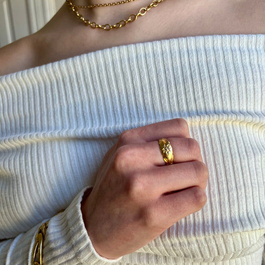 18k Star Set Diamond Ring with Decorative Shoulders